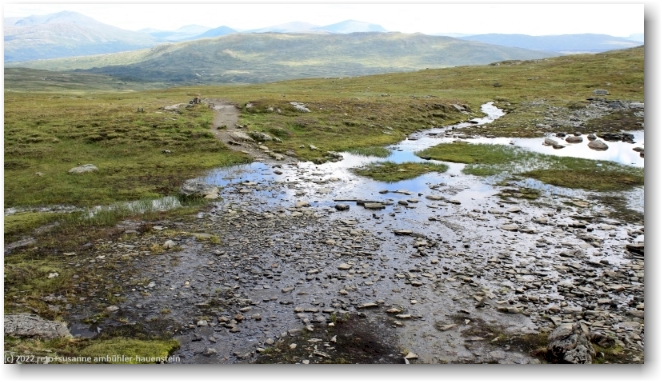ueberschwemmter wanderweg