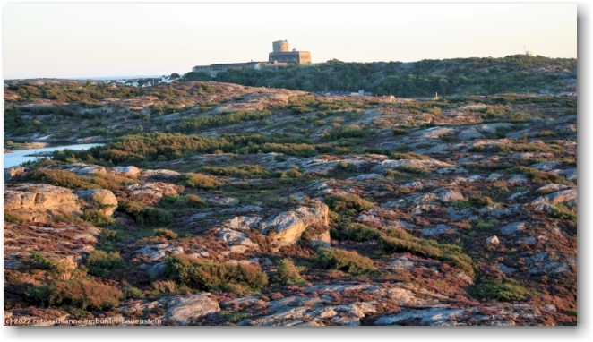 felskueste mit festung bei marstrand