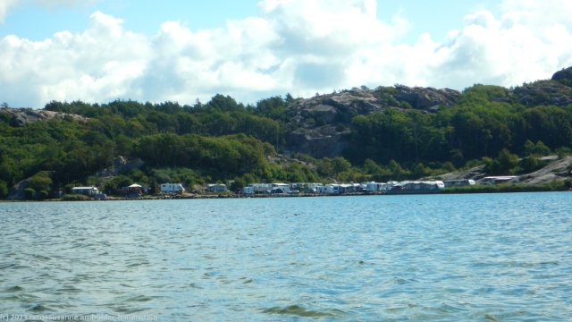 blick aus dem kajak auf dem hamburgsund auf den roerviks camping