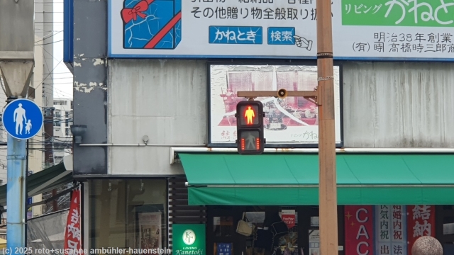 fussgaengerampel auf rot mit countdown in nagasaki