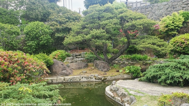 kleiner park im glover garden in nagasaki