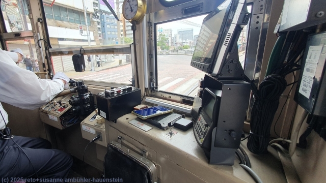 fuehrerstand in der strassenbahn in nagasaki