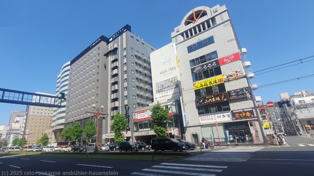 henn na hotel kagoshima (graues gebaeude)