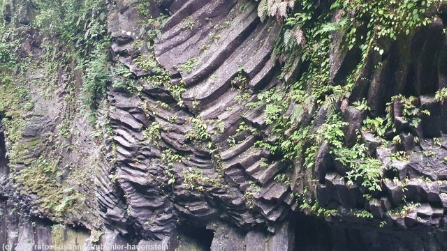 lava-formation in der takachiho schlucht