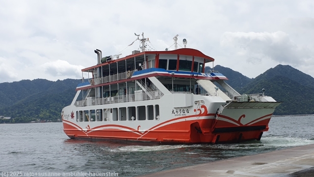 faehre der japan railroad (JR) zur insel miyajima