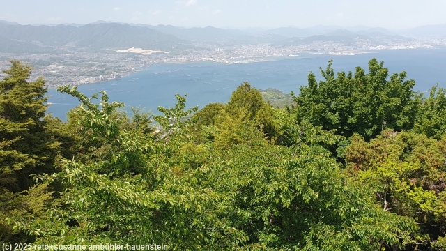 aussicht vom mount misen observatory auf der insel miyajima