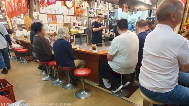 nachtessen im restaurant okonomimura in hiroshima