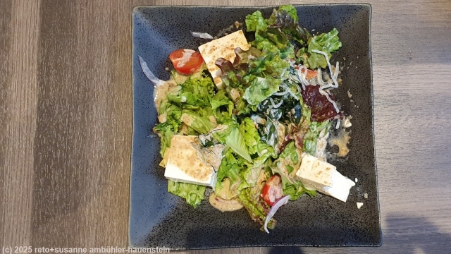 tofu-salat im restaurant des hotel route inn in imabara