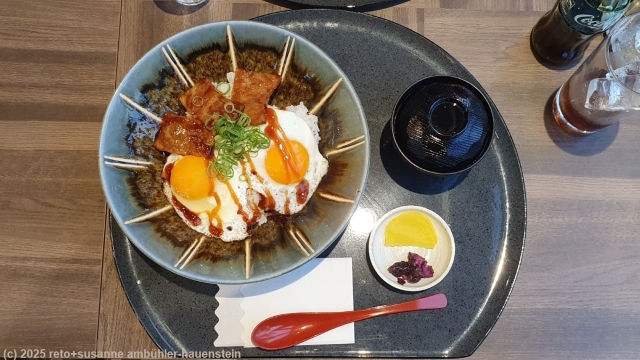 yaki-buta-tamago-meshi im restaurant des hotel route inn in imabara