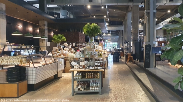 schoenes restaurant im hotel cycle in onomichi