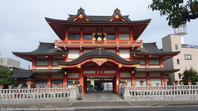 gate of so-sha shrine in himeji