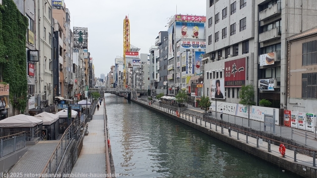 dotonbori river mitten im gleichnamigen stadtviertel in osaka