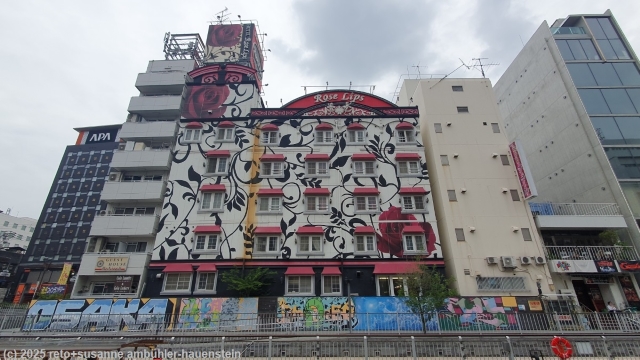buntes hotel im stadtviertel dotonbori  in osaka