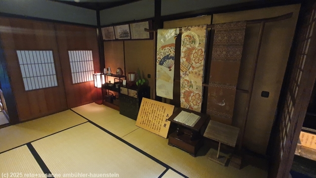 traditioneller raum in einem teehaus im higashi chaya distrikt in kanazawa