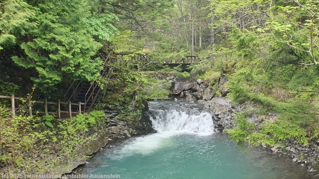 futarinomichi entlang des koono river in norikura