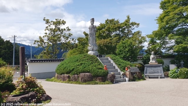 statue im asahigaoka park entlang des nakasendo in nakatsugawa