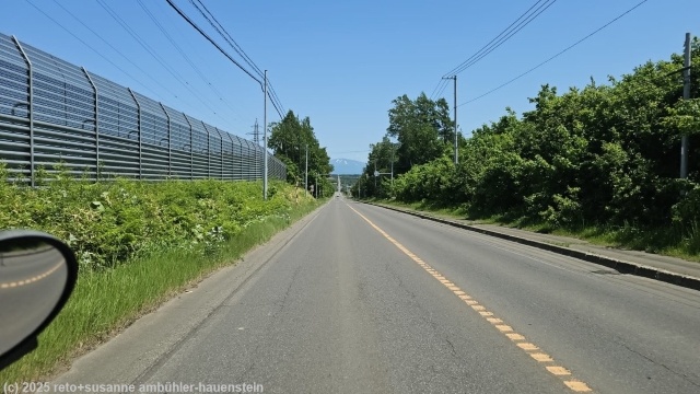 15 km langer, schnurgerader abschnitt der national highway route 39 bei koshimizu