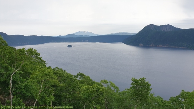 blick vom observatory deck no. 1 im akan-mashu nationalpark auf den lake mashu