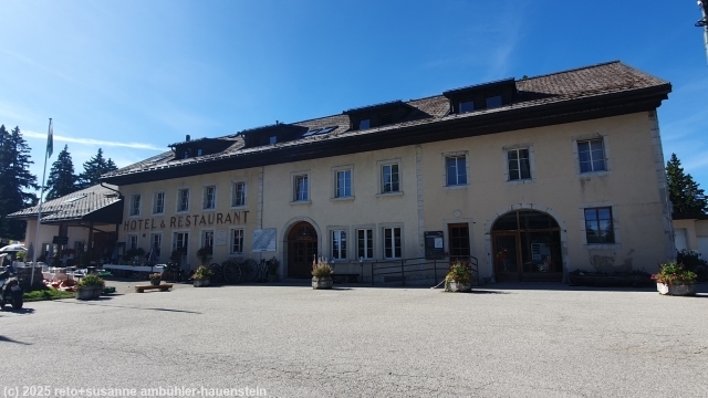 hotel restaurant du marchairuz auf dem gleichnamigen pass